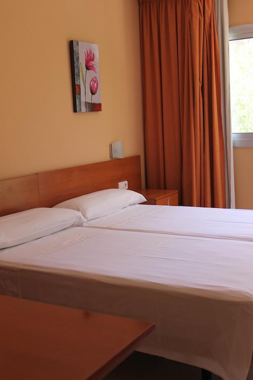 Hostal Cal Siles El Prat de Llobregat Extérieur photo