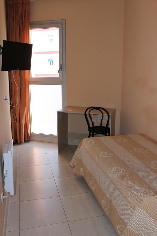 Hostal Cal Siles El Prat de Llobregat Extérieur photo