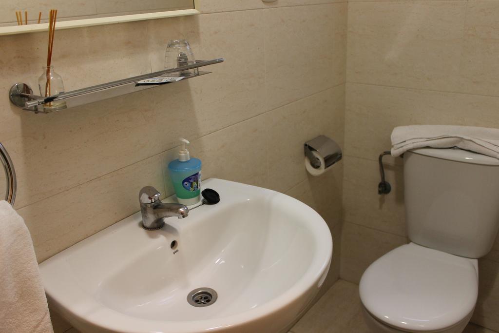 Hostal Cal Siles El Prat de Llobregat Extérieur photo