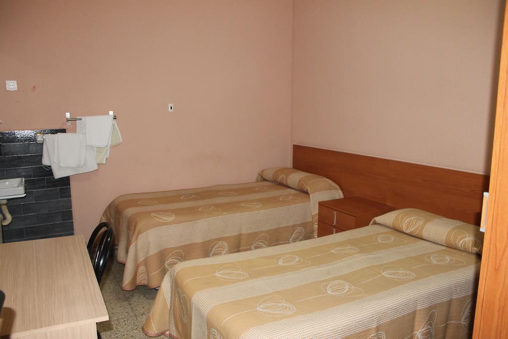 Hostal Cal Siles El Prat de Llobregat Extérieur photo