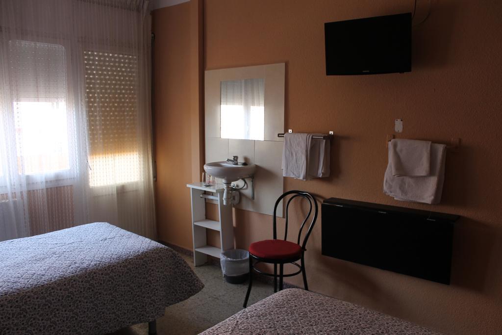 Hostal Cal Siles El Prat de Llobregat Extérieur photo