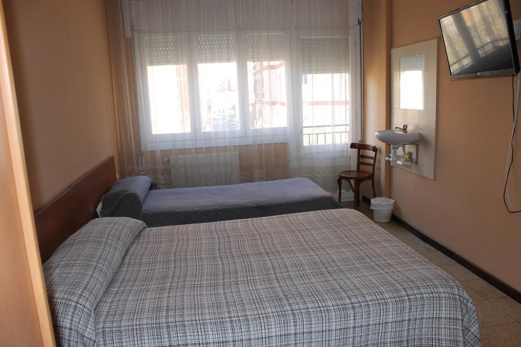 Hostal Cal Siles El Prat de Llobregat Extérieur photo
