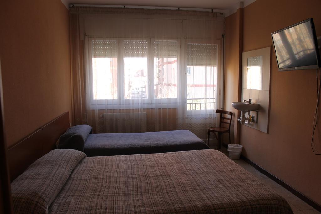 Hostal Cal Siles El Prat de Llobregat Extérieur photo