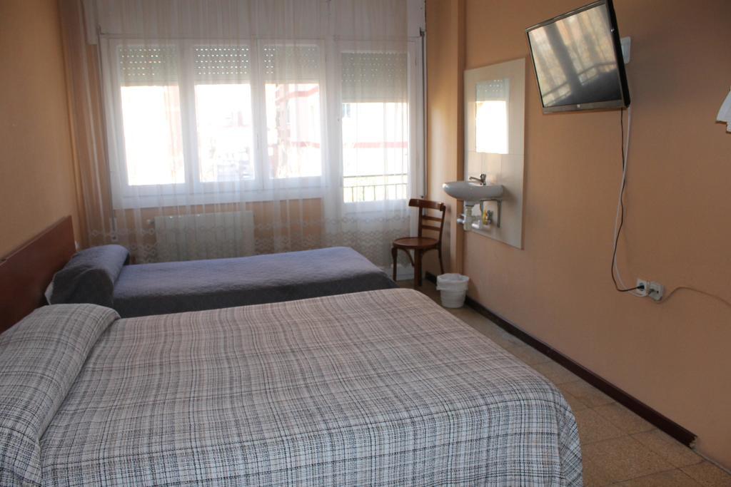 Hostal Cal Siles El Prat de Llobregat Extérieur photo