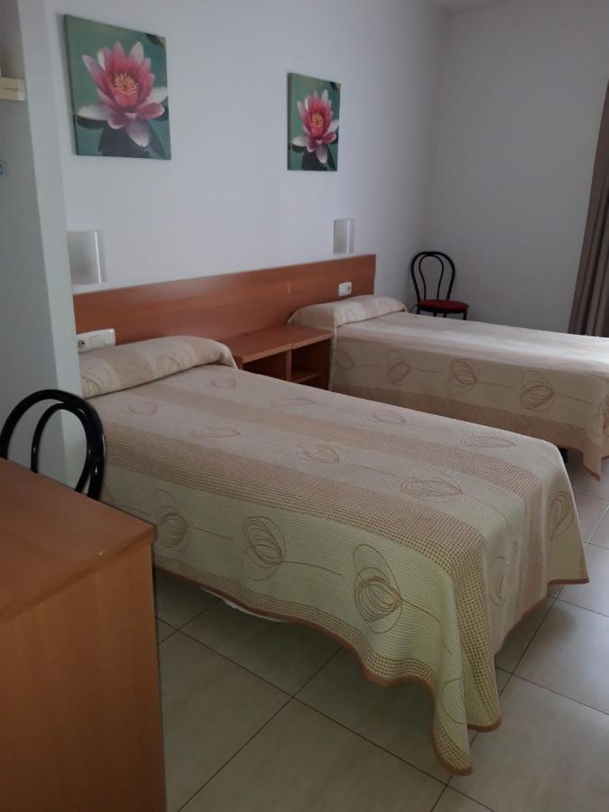 Hostal Cal Siles El Prat de Llobregat Extérieur photo