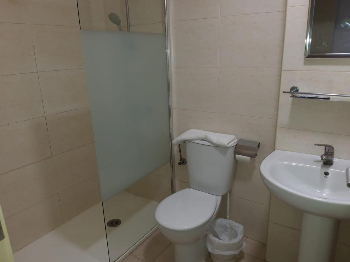 Hostal Cal Siles El Prat de Llobregat Extérieur photo
