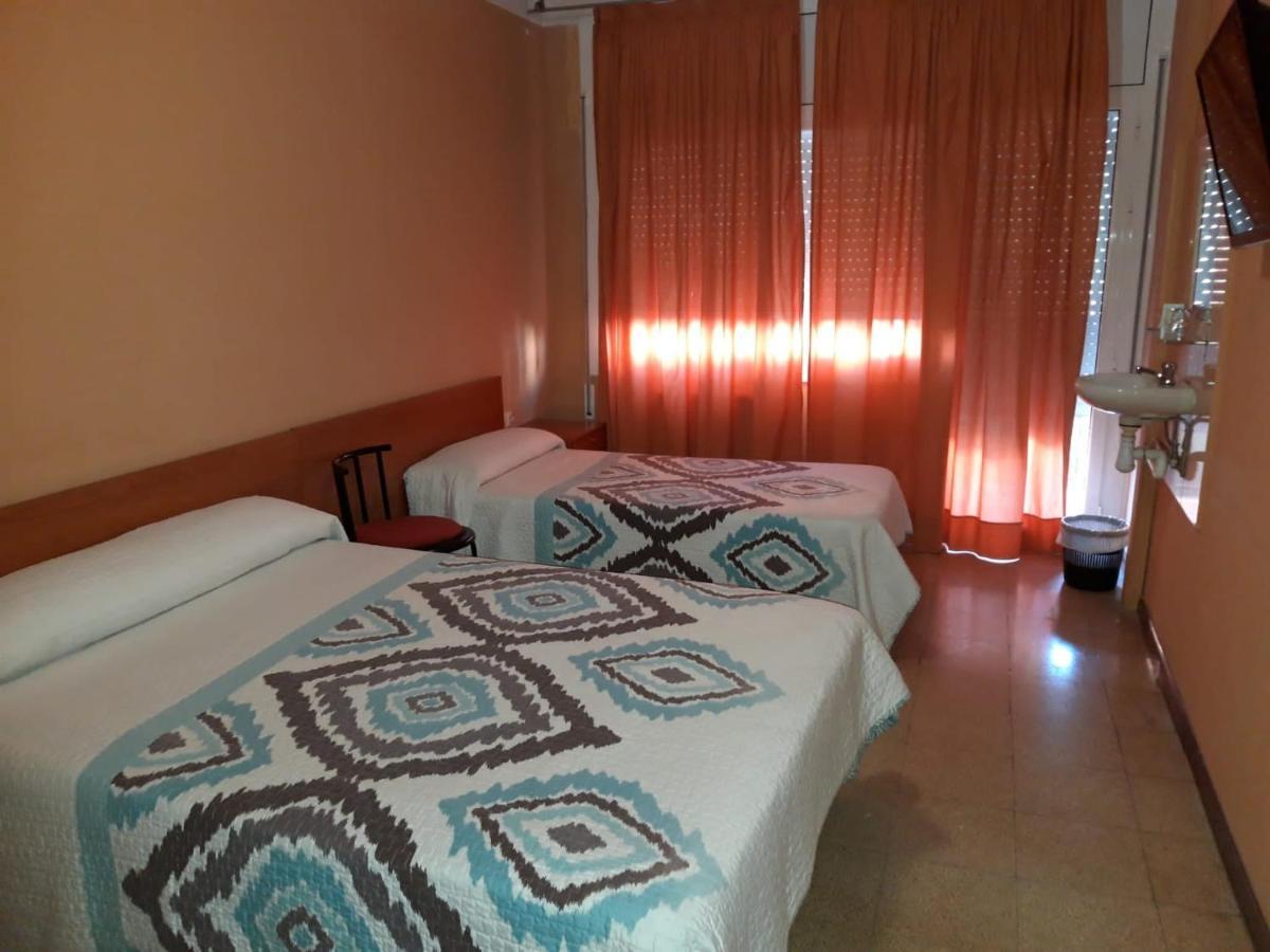 Hostal Cal Siles El Prat de Llobregat Extérieur photo